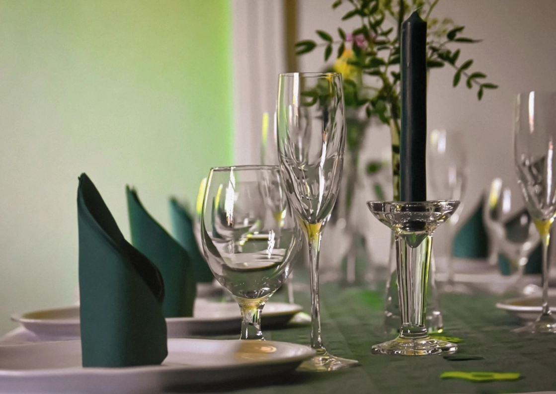 Вітрина шоуруму Veritascutlery з колекцією столових приборів у центрі Львова